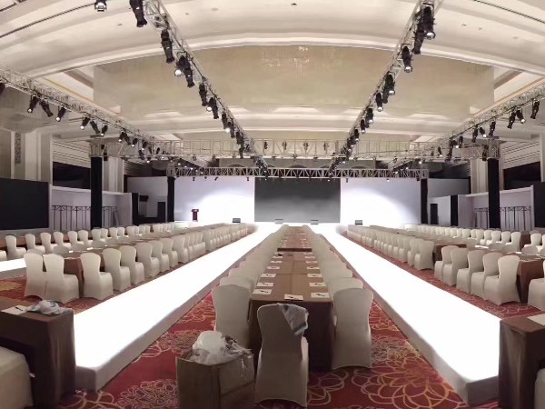 專業(yè)寧波燈光租賃公司需具備