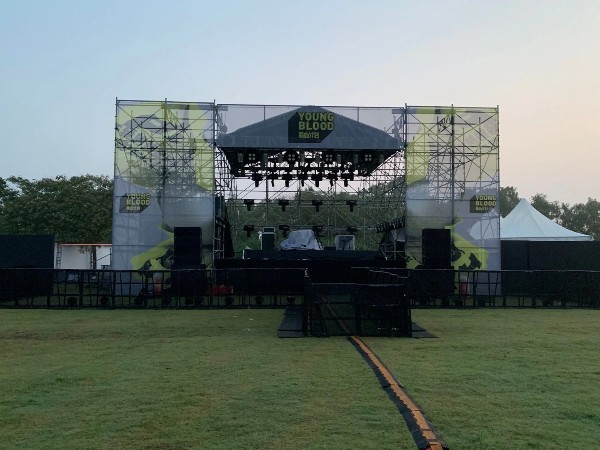 演出時(shí)突遇強(qiáng)暴雨，如何做好舞臺(tái)租賃設(shè)備的應(yīng)急預(yù)案？