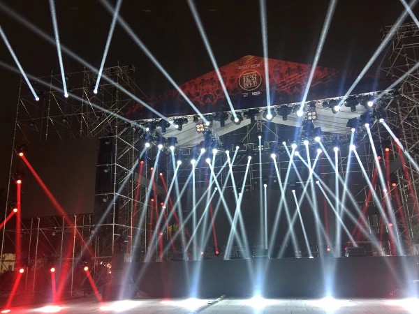 好的公司年會(huì)離不開(kāi)寧波舞臺(tái)燈光租賃