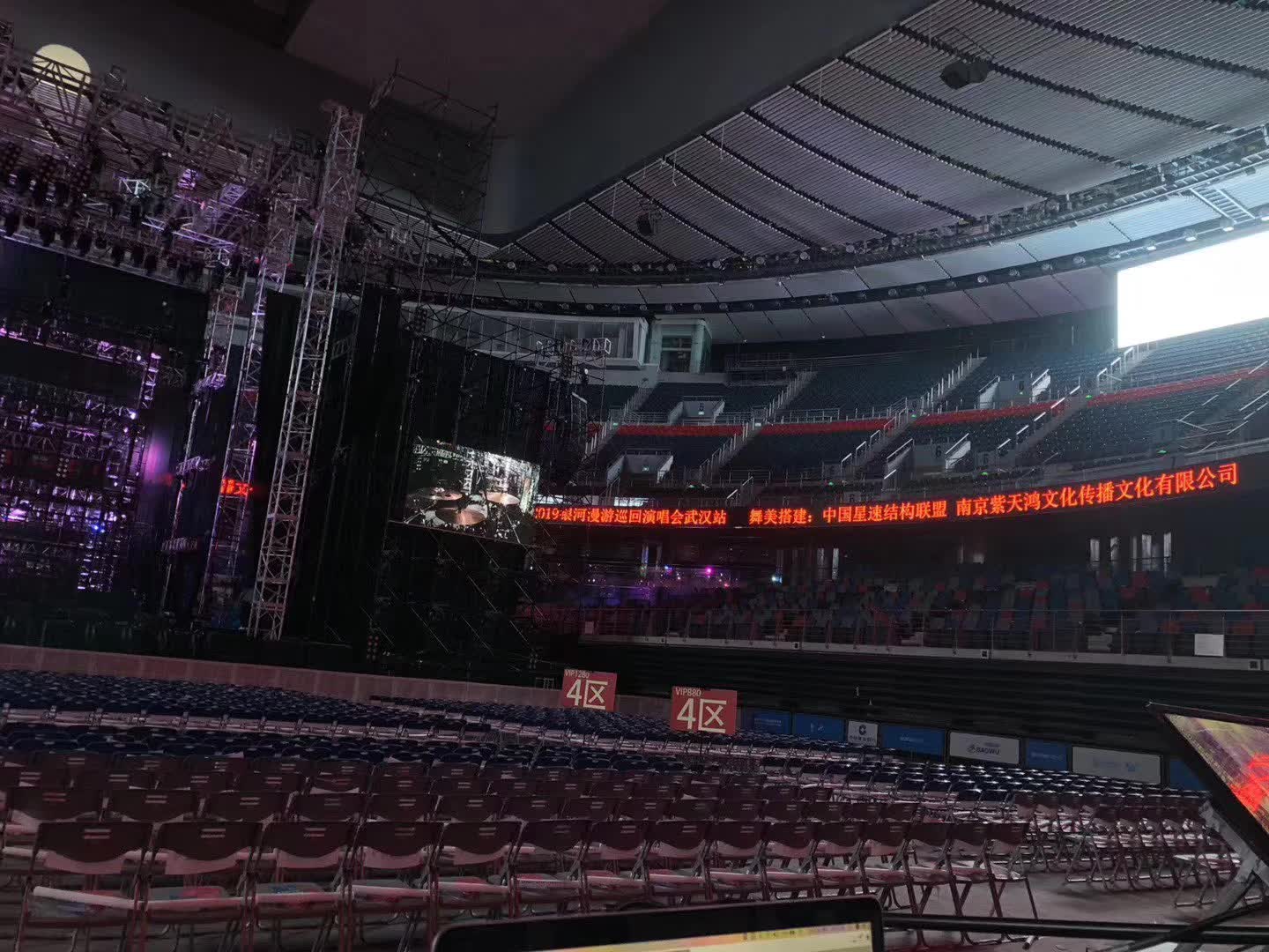 鑫禾舞美舞臺燈光桁架租賃助力演唱會