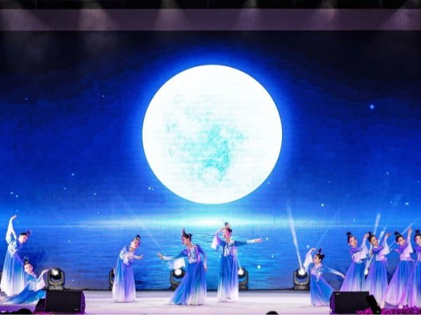 2023萬豐中秋晚會絢麗呈現(xiàn)，燈光設(shè)備租賃服務(wù)是哪家？