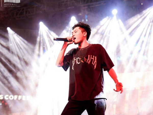 海曙印象城撒花音樂節寧波舞臺燈光租賃成功案例