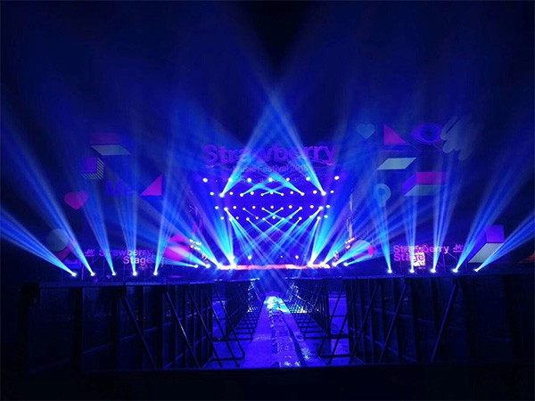 杭州濱江白馬湖會展中心草莓音樂節燈光設備租賃案例