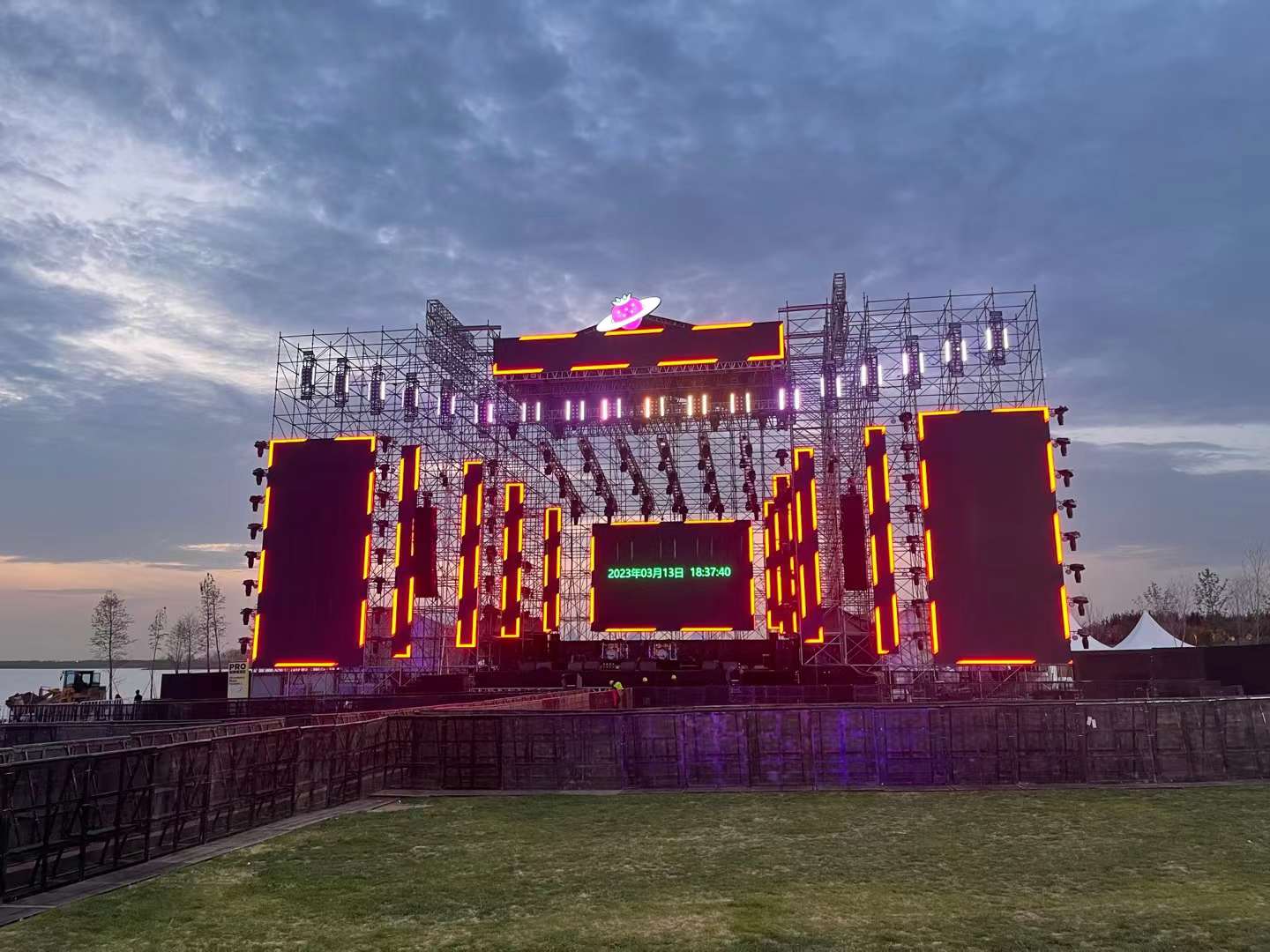 鑫禾舞美分享挑選怎樣的舞臺搭建公司，方能安全落到實處