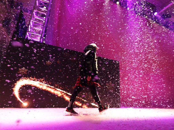 租燈光設(shè)備應(yīng)因地制宜