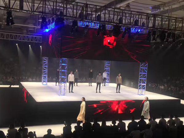 鑫禾舞美舞臺燈光租賃服務優勢