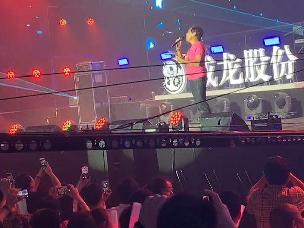 租賃舞臺燈光燈光師很重要