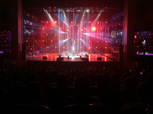 戶外演出需租賃的舞臺(tái)設(shè)備與注意事項(xiàng)