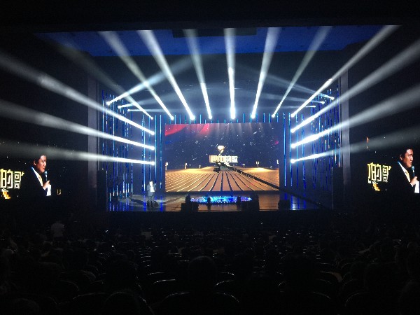 一套完整的舞臺(tái)設(shè)備租賃