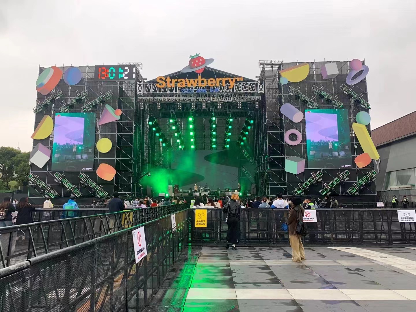 演出舞臺(tái)燈光租賃設(shè)備有沒(méi)必要租，哪家好？