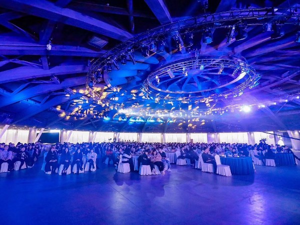 舞臺燈光租賃選擇最重要的是不是價(jià)格