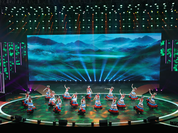 慶祝中國(guó)成立70周年大型文藝晚會(huì)雷亞架舞臺(tái)租賃案例