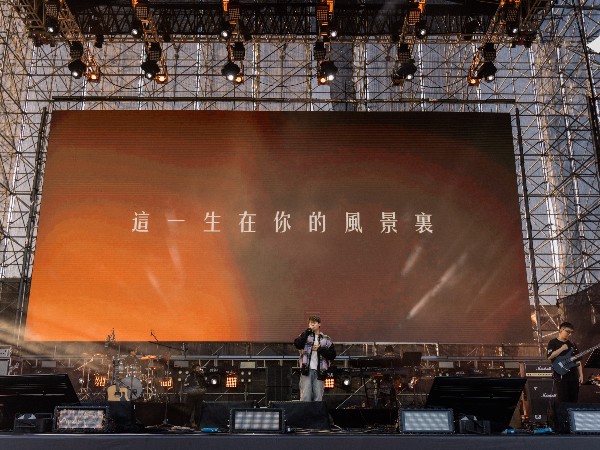 烏戈世界·杭州桐廬大奇山音樂(lè)節(jié)舞臺(tái)燈光租賃搭建服務(wù)案例1