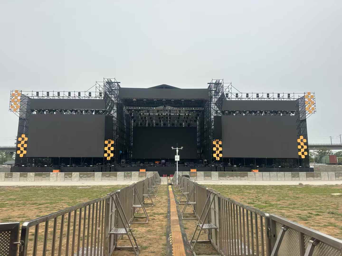 麥田音樂節舞臺燈光設備租賃搭建服務成功案例