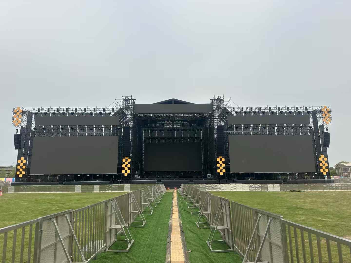 音樂節(jié)舞臺設備租賃應找怎樣的供應商合作？